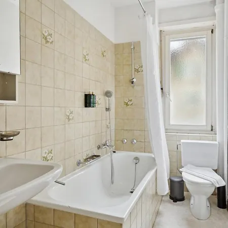 アパート For Explorers 222 *